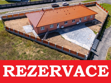 2. KÁRANÝ, RD, BYTOVÁ JEDNOTKA 5+KK, LEVÁ